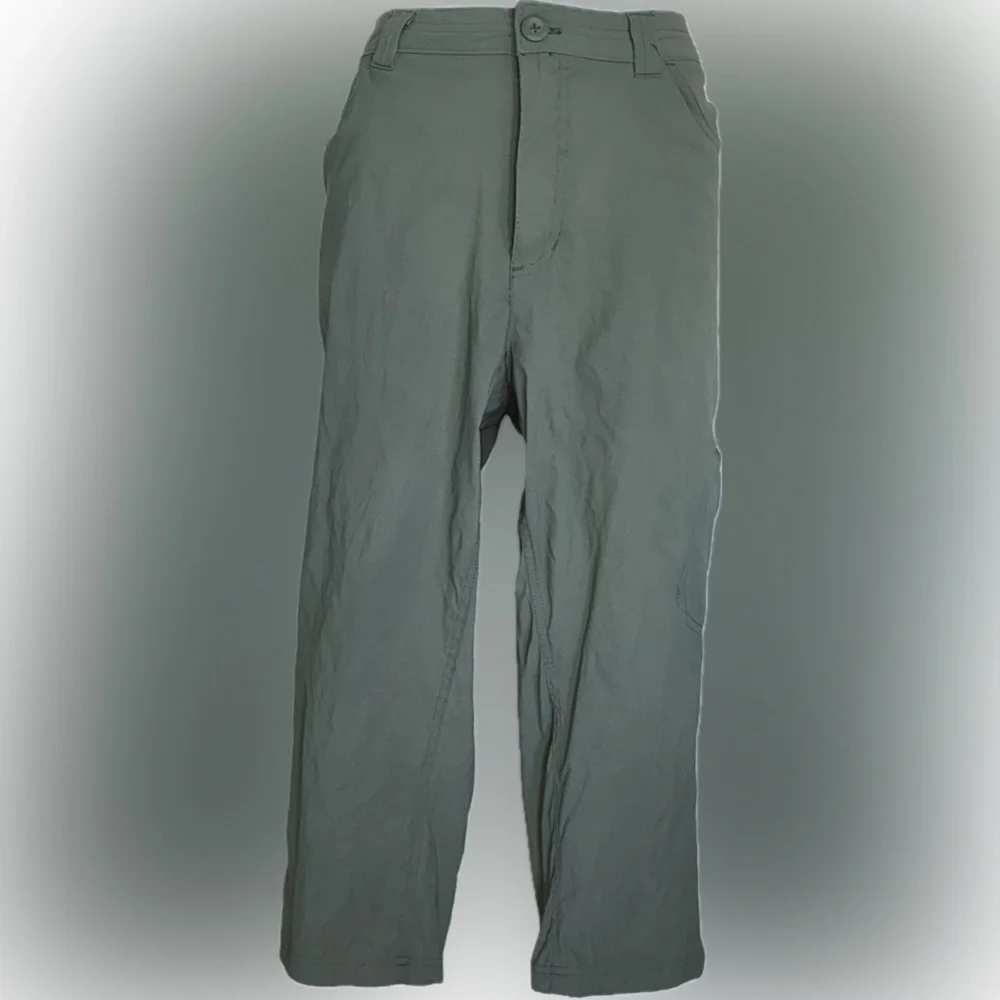 Not For Sale. EDDIE BAUER Olive Green Casual Cropped Pants. 16